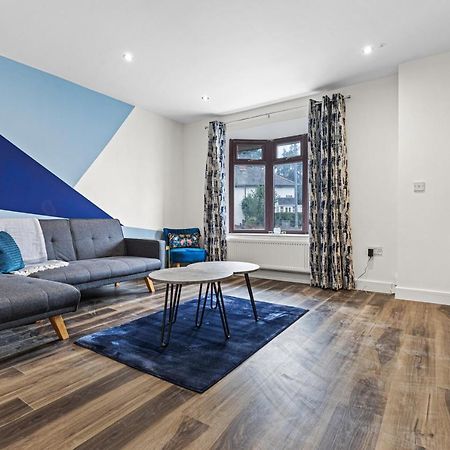 Walsall - 4 Bedroom House, Wi-Fi, Garden , Sleeps 8 - Jrr Stays Bescot Extérieur photo