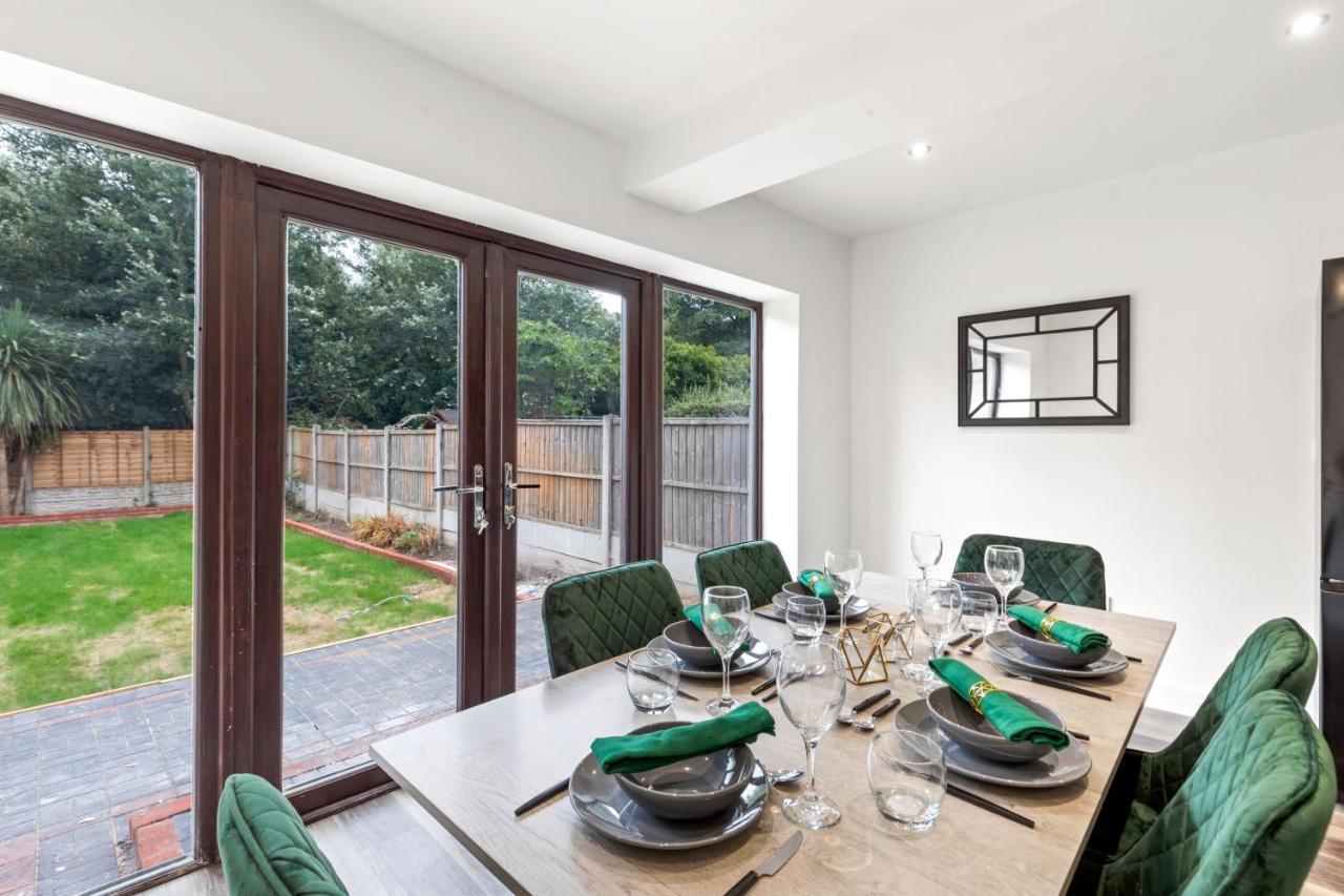 Walsall - 4 Bedroom House, Wi-Fi, Garden , Sleeps 8 - Jrr Stays Bescot Extérieur photo