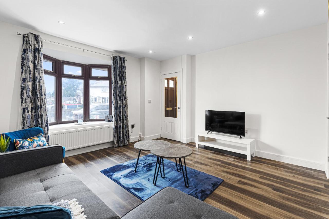 Walsall - 4 Bedroom House, Wi-Fi, Garden , Sleeps 8 - Jrr Stays Bescot Extérieur photo