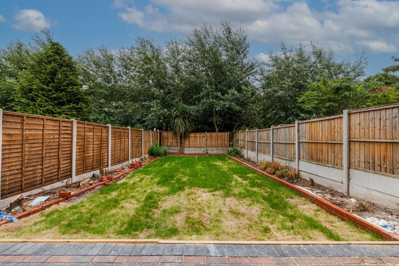 Walsall - 4 Bedroom House, Wi-Fi, Garden , Sleeps 8 - Jrr Stays Bescot Extérieur photo