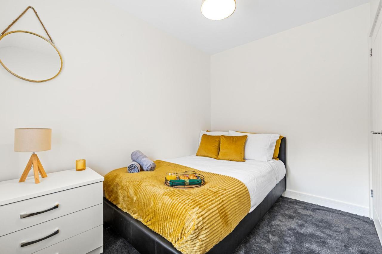 Walsall - 4 Bedroom House, Wi-Fi, Garden , Sleeps 8 - Jrr Stays Bescot Extérieur photo