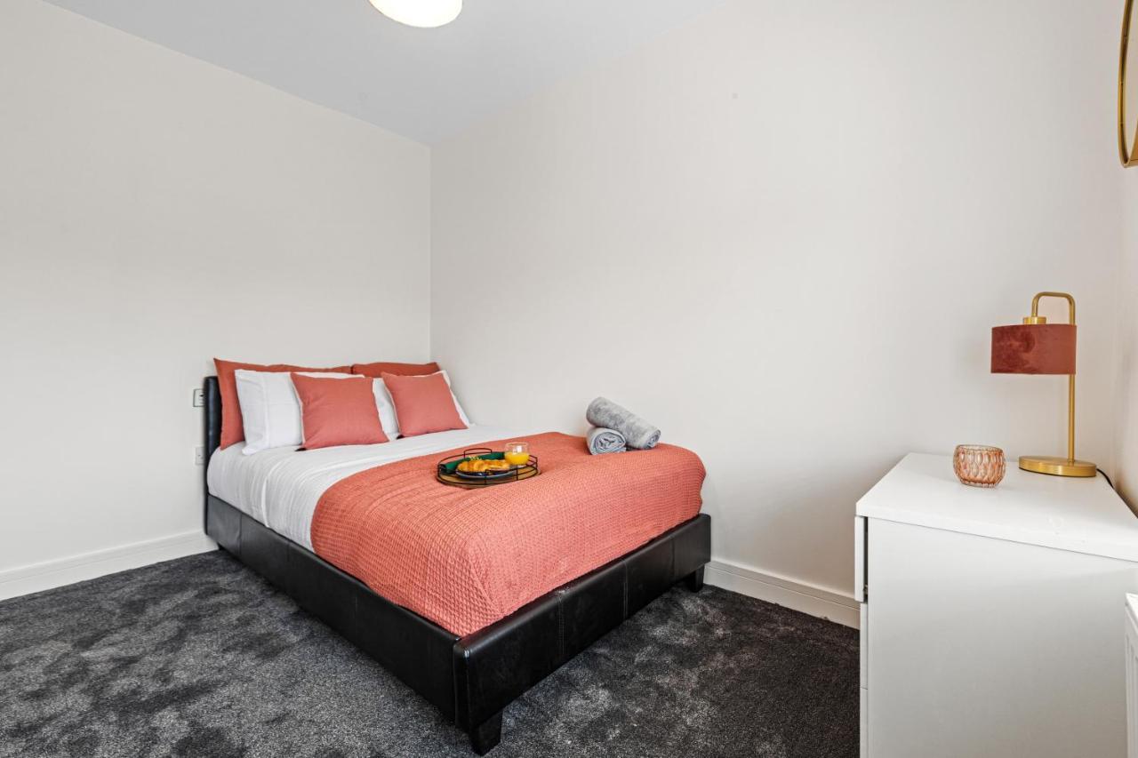 Walsall - 4 Bedroom House, Wi-Fi, Garden , Sleeps 8 - Jrr Stays Bescot Extérieur photo